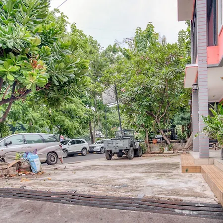 RedDoorz near Taman Mini Jakarta-3